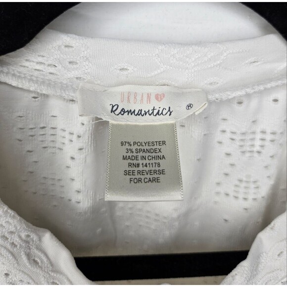 Urban Romantics White Eyelet Flutter Sleeve Blouse Spring Summer Vacation Size M - Picture 3 of 8